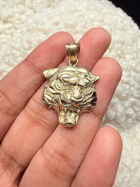 14K Yellow Gold Tiger Pendant